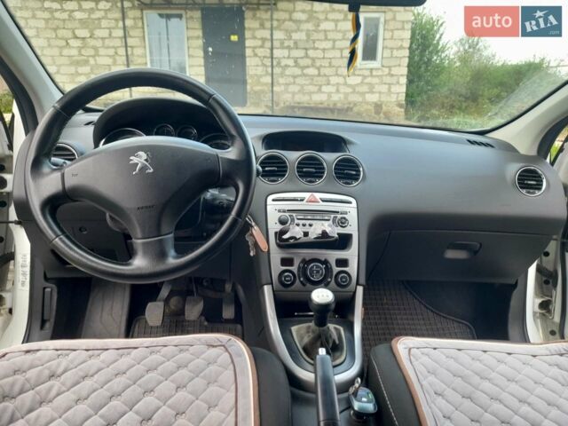 Белый Пежо 308, объемом двигателя 1.6 л и пробегом 260 тыс. км за 5200 $, фото 1 на Automoto.ua