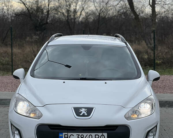 Белый Пежо 308, объемом двигателя 1.6 л и пробегом 243 тыс. км за 5400 $, фото 1 на Automoto.ua