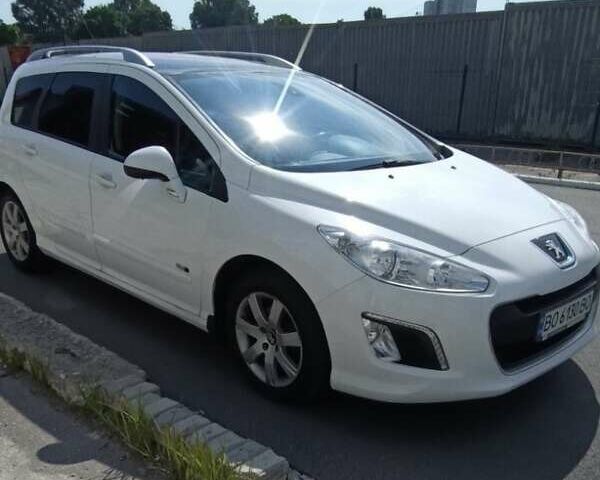 Белый Пежо 308, объемом двигателя 1.6 л и пробегом 320 тыс. км за 5600 $, фото 1 на Automoto.ua