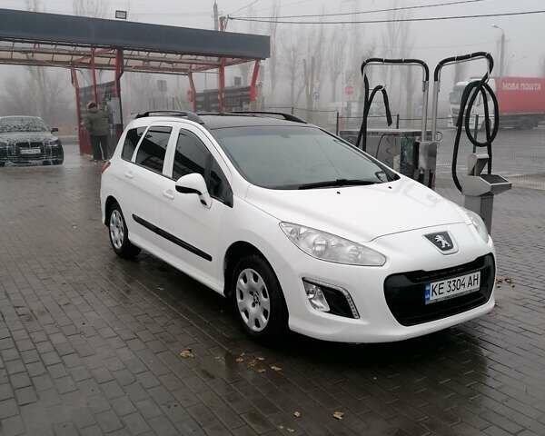 Белый Пежо 308, объемом двигателя 1.56 л и пробегом 217 тыс. км за 6000 $, фото 1 на Automoto.ua