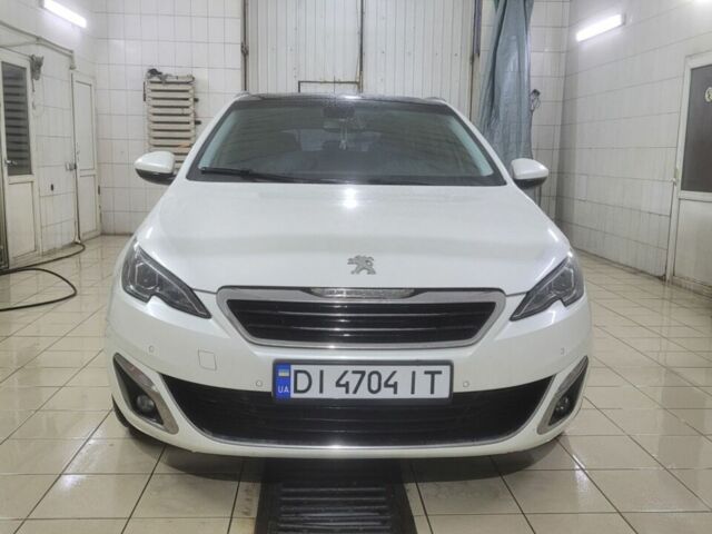 Белый Пежо 308, объемом двигателя 2 л и пробегом 238 тыс. км за 10000 $, фото 1 на Automoto.ua