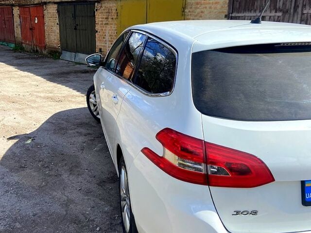 Білий Пежо 308, об'ємом двигуна 1.6 л та пробігом 290 тис. км за 8500 $, фото 1 на Automoto.ua