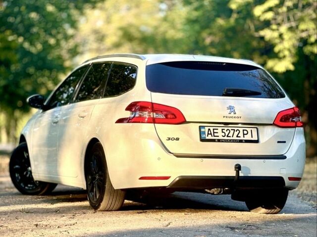 Білий Пежо 308, об'ємом двигуна 1.6 л та пробігом 238 тис. км за 8800 $, фото 1 на Automoto.ua