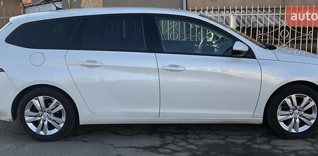 Белый Пежо 308, объемом двигателя 1.56 л и пробегом 253 тыс. км за 9000 $, фото 1 на Automoto.ua