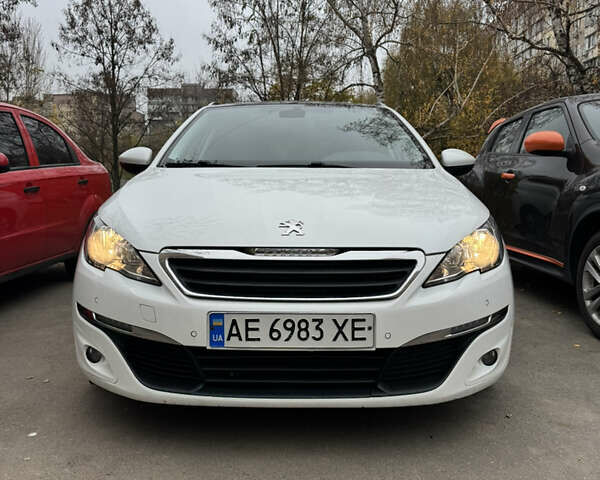 Белый Пежо 308, объемом двигателя 1.56 л и пробегом 280 тыс. км за 11834 $, фото 1 на Automoto.ua