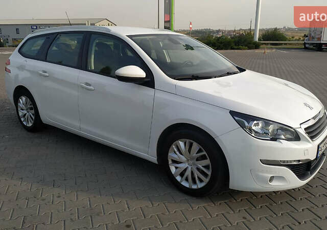 Белый Пежо 308, объемом двигателя 1.2 л и пробегом 141 тыс. км за 9600 $, фото 1 на Automoto.ua