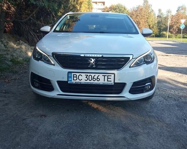 Белый Пежо 308, объемом двигателя 1.5 л и пробегом 221 тыс. км за 12600 $, фото 1 на Automoto.ua