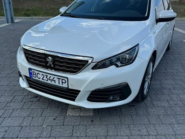 Белый Пежо 308, объемом двигателя 1.5 л и пробегом 143 тыс. км за 12200 $, фото 1 на Automoto.ua