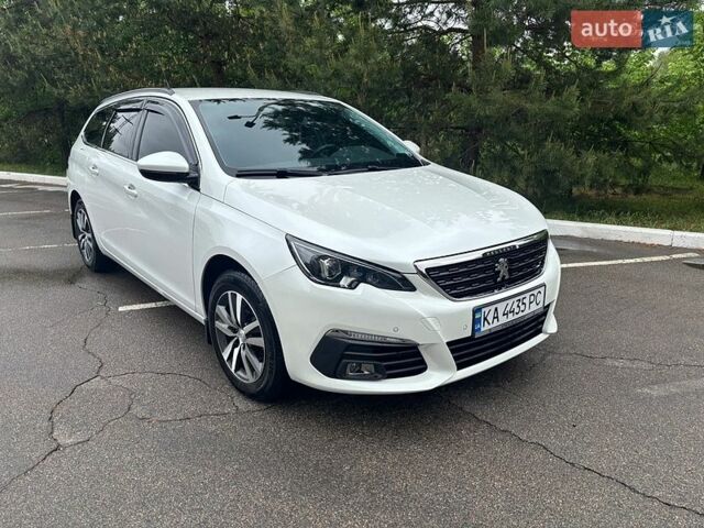 Белый Пежо 308, объемом двигателя 1.5 л и пробегом 136 тыс. км за 14800 $, фото 1 на Automoto.ua
