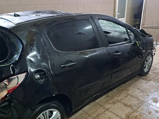 Черный Пежо 308, объемом двигателя 0 л и пробегом 230 тыс. км за 1350 $, фото 1 на Automoto.ua