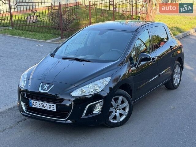 Черный Пежо 308, объемом двигателя 1.6 л и пробегом 104 тыс. км за 6000 $, фото 1 на Automoto.ua
