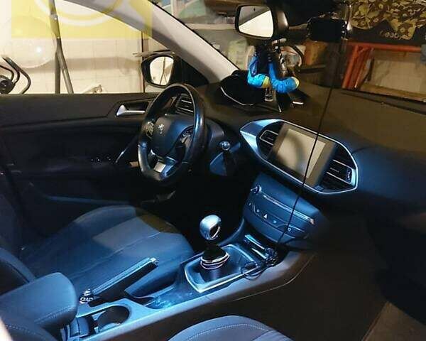 Черный Пежо 308, объемом двигателя 1.56 л и пробегом 320 тыс. км за 8500 $, фото 1 на Automoto.ua