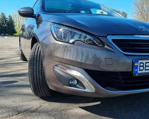 Коричневый Пежо 308, объемом двигателя 1.6 л и пробегом 180 тыс. км за 10500 $, фото 1 на Automoto.ua