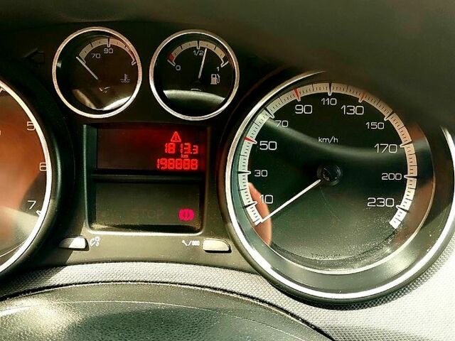 Красный Пежо 308, объемом двигателя 1.6 л и пробегом 198 тыс. км за 5300 $, фото 1 на Automoto.ua