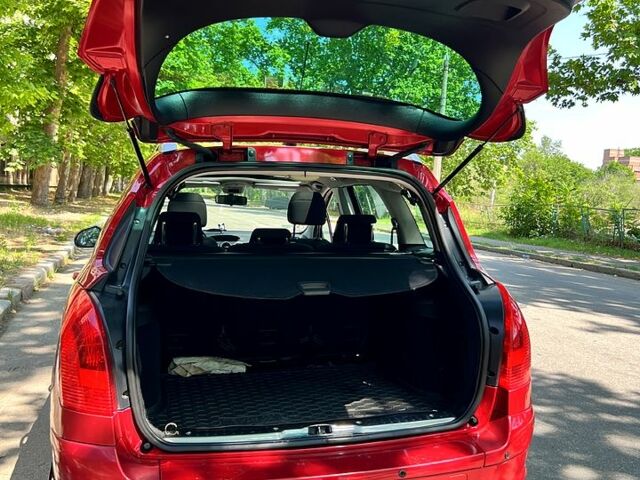 Красный Пежо 308, объемом двигателя 1.6 л и пробегом 174 тыс. км за 6300 $, фото 1 на Automoto.ua