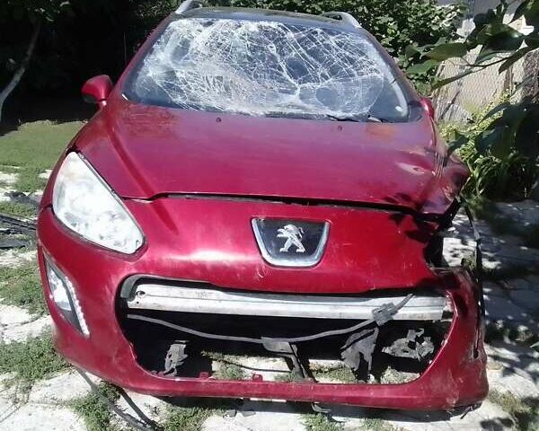 Красный Пежо 308, объемом двигателя 1.6 л и пробегом 170 тыс. км за 3000 $, фото 1 на Automoto.ua