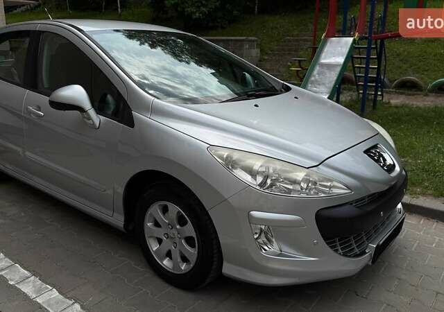 Серый Пежо 308, объемом двигателя 1.6 л и пробегом 129 тыс. км за 5500 $, фото 1 на Automoto.ua
