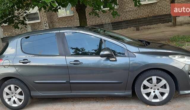 Серый Пежо 308, объемом двигателя 1.6 л и пробегом 162 тыс. км за 6500 $, фото 1 на Automoto.ua