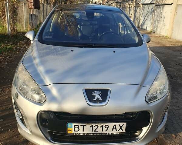 Серый Пежо 308, объемом двигателя 1.6 л и пробегом 142 тыс. км за 4200 $, фото 1 на Automoto.ua