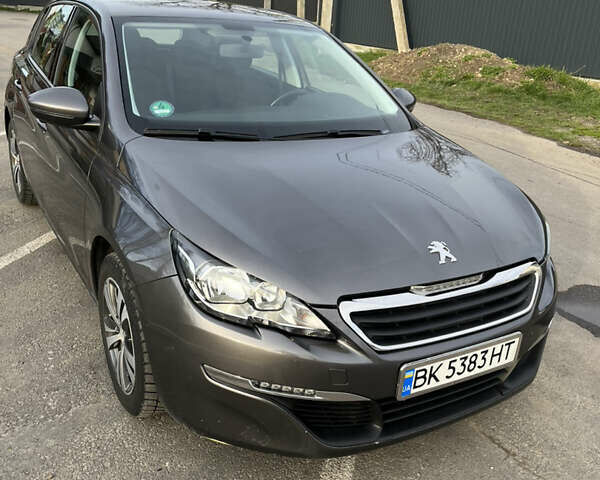 Серый Пежо 308, объемом двигателя 1.56 л и пробегом 218 тыс. км за 9700 $, фото 1 на Automoto.ua