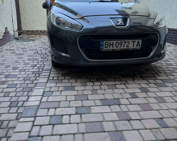Пежо 308 2013 у Одесі на Automoto.ua Сірий Пежо 308, об'ємом двигуна 1.56 л та пробігом 324 тис. км за 8000 $, фото 1 на Automoto.ua