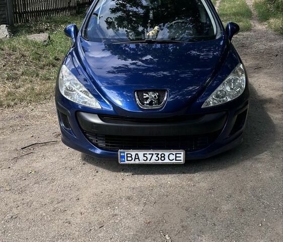 Синий Пежо 308, объемом двигателя 1.6 л и пробегом 231 тыс. км за 5100 $, фото 1 на Automoto.ua
