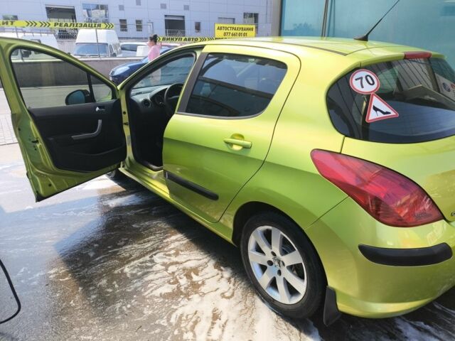 Зеленый Пежо 308, объемом двигателя 1.6 л и пробегом 172 тыс. км за 4000 $, фото 1 на Automoto.ua