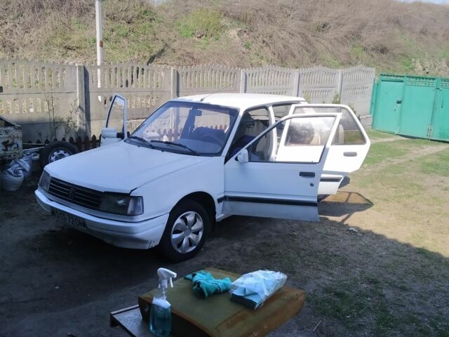 Белый Пежо 309, объемом двигателя 1.9 л и пробегом 387 тыс. км за 677 $, фото 1 на Automoto.ua