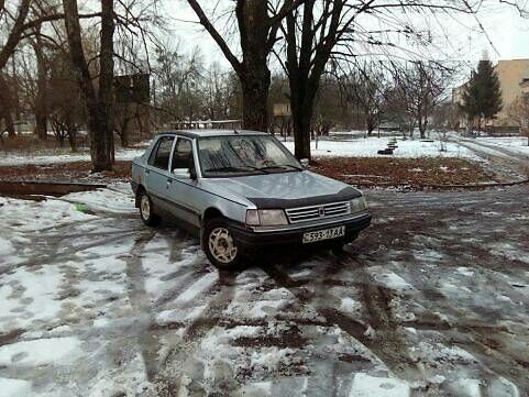 Серый Пежо 309, объемом двигателя 1.3 л и пробегом 140 тыс. км за 900 $, фото 1 на Automoto.ua