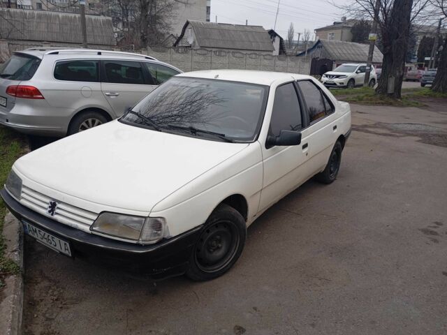 Белый Пежо 405, объемом двигателя 1.9 л и пробегом 350 тыс. км за 800 $, фото 1 на Automoto.ua