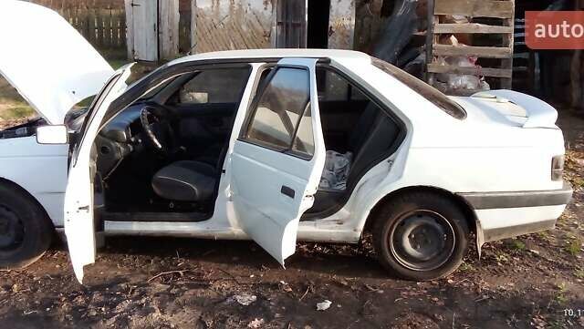 Белый Пежо 405, объемом двигателя 1.9 л и пробегом 300 тыс. км за 357 $, фото 1 на Automoto.ua