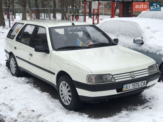 Белый Пежо 405, объемом двигателя 1.6 л и пробегом 335 тыс. км за 1100 $, фото 1 на Automoto.ua
