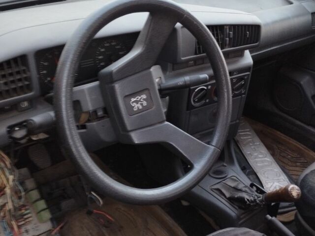 Красный Пежо 405, объемом двигателя 0 л и пробегом 99 тыс. км за 500 $, фото 1 на Automoto.ua