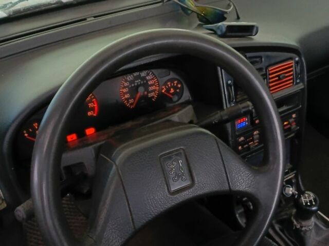 Красный Пежо 405, объемом двигателя 1.4 л и пробегом 230 тыс. км за 900 $, фото 1 на Automoto.ua