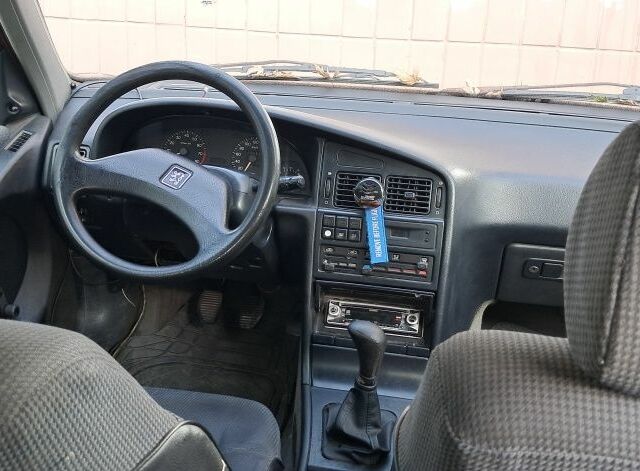 Красный Пежо 405, объемом двигателя 1.8 л и пробегом 340 тыс. км за 239 $, фото 1 на Automoto.ua