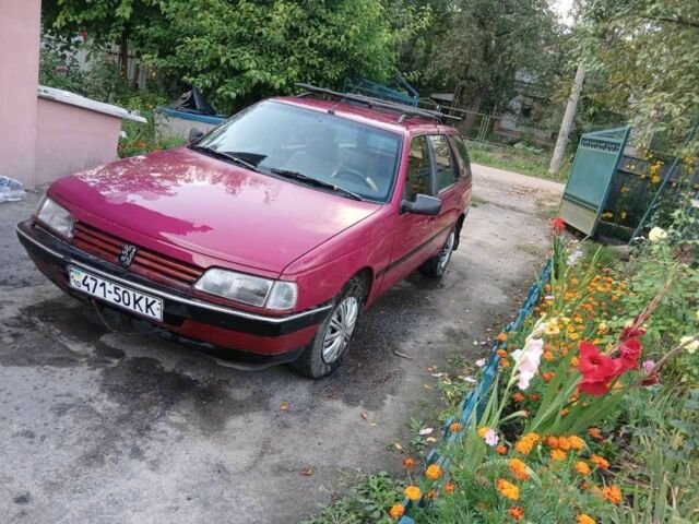 Красный Пежо 405, объемом двигателя 1.6 л и пробегом 300 тыс. км за 700 $, фото 1 на Automoto.ua