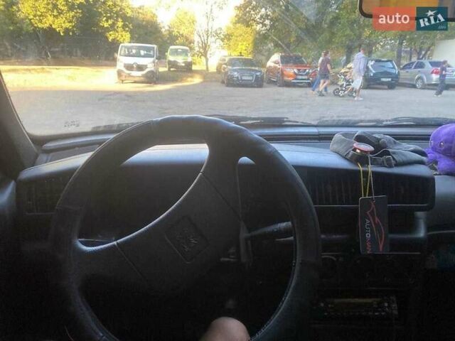 Красный Пежо 405, объемом двигателя 1.8 л и пробегом 350 тыс. км за 1328 $, фото 1 на Automoto.ua