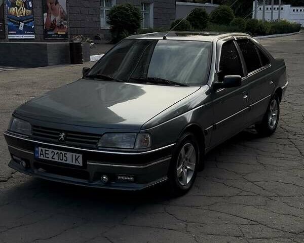 Серый Пежо 405, объемом двигателя 1.9 л и пробегом 292 тыс. км за 2000 $, фото 1 на Automoto.ua