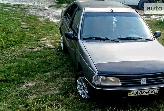 Сірий Пежо 405, об'ємом двигуна 1.6 л та пробігом 230 тис. км за 1000 $, фото 1 на Automoto.ua