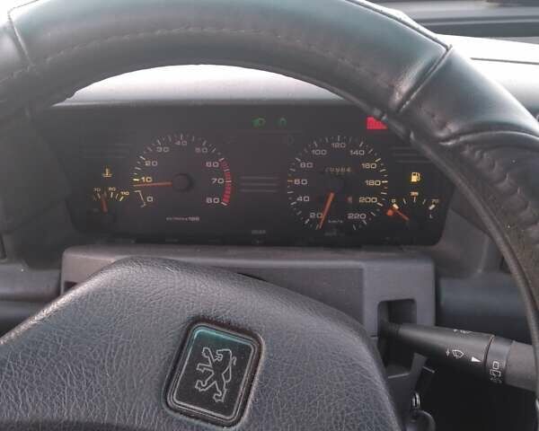 Серый Пежо 405, объемом двигателя 1.9 л и пробегом 150 тыс. км за 1000 $, фото 1 на Automoto.ua