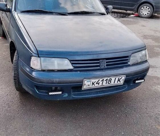Синий Пежо 405, объемом двигателя 1.9 л и пробегом 100 тыс. км за 1200 $, фото 1 на Automoto.ua