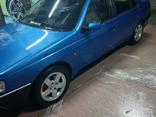 Синий Пежо 405, объемом двигателя 2 л и пробегом 340 тыс. км за 1700 $, фото 1 на Automoto.ua