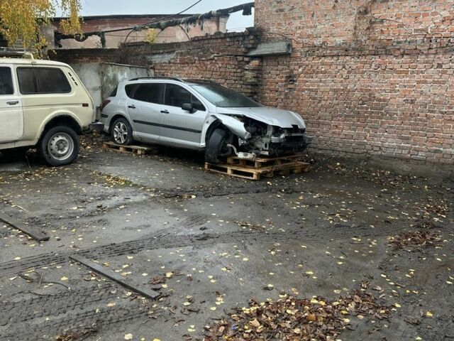 Серый Пежо 407, объемом двигателя 2 л и пробегом 310 тыс. км за 2000 $, фото 1 на Automoto.ua