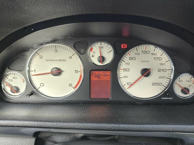 Серый Пежо 407, объемом двигателя 2 л и пробегом 230 тыс. км за 5200 $, фото 1 на Automoto.ua