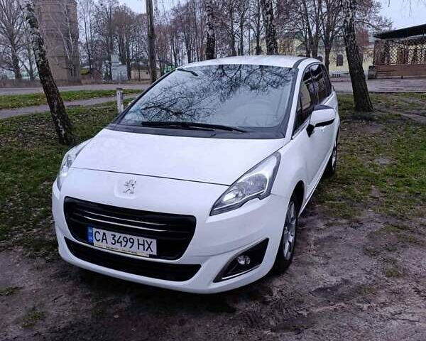 Белый Пежо 5008, объемом двигателя 1.56 л и пробегом 180 тыс. км за 8555 $, фото 1 на Automoto.ua