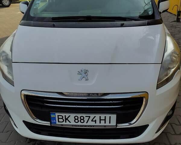 Белый Пежо 5008, объемом двигателя 1.6 л и пробегом 216 тыс. км за 10600 $, фото 1 на Automoto.ua