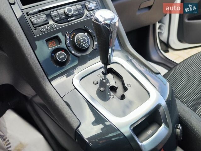 Білий Пежо 5008, об'ємом двигуна 1.6 л та пробігом 190 тис. км за 10999 $, фото 1 на Automoto.ua