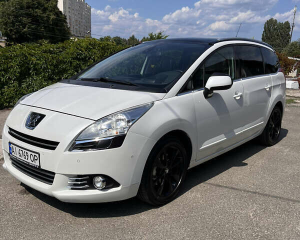 Белый Пежо 5008, объемом двигателя 2 л и пробегом 295 тыс. км за 11800 $, фото 1 на Automoto.ua