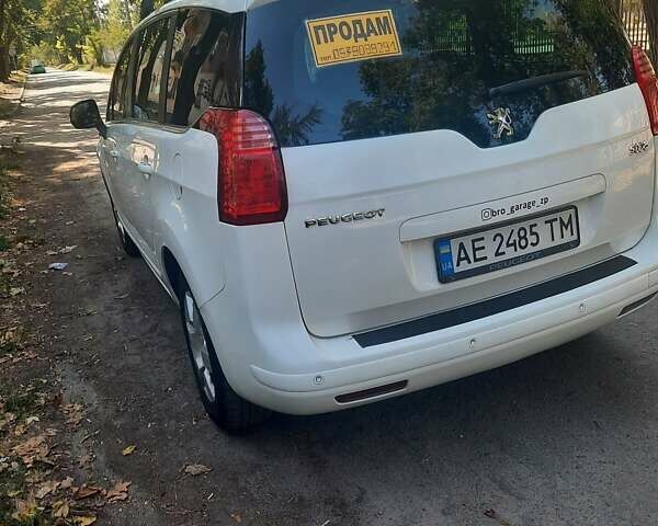 Белый Пежо 5008, объемом двигателя 1.6 л и пробегом 302 тыс. км за 7199 $, фото 1 на Automoto.ua