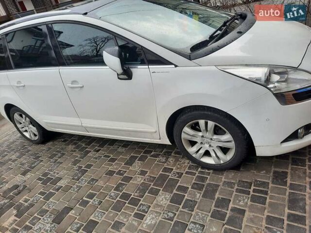 Белый Пежо 5008, объемом двигателя 1.6 л и пробегом 221 тыс. км за 8500 $, фото 1 на Automoto.ua